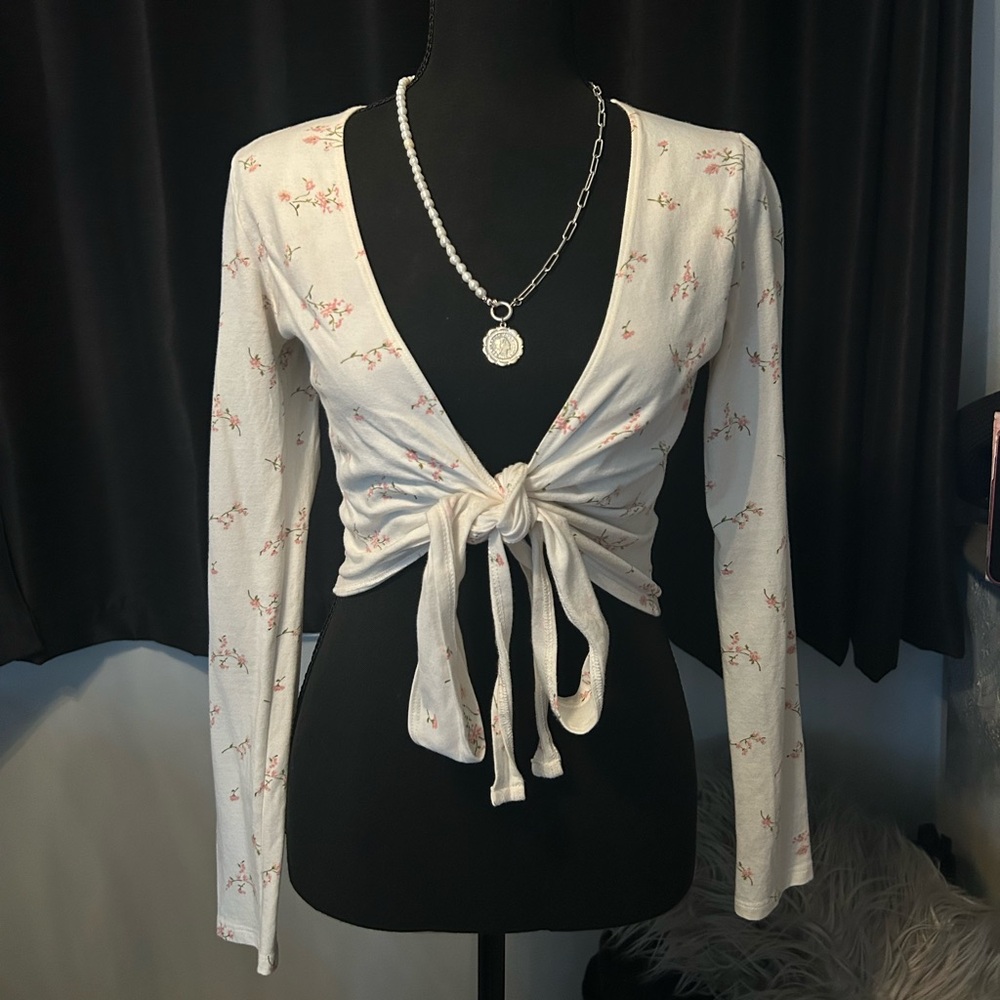 Cute white and pink floral tie up top #floral #fairy